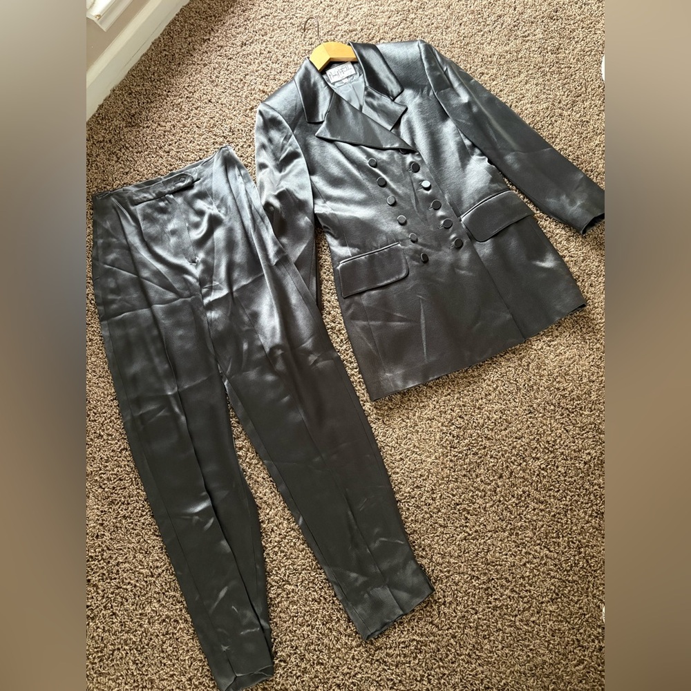 Vintage Mary McFadden Suit Silver Tuxedo Pantsuit Blazer Pants Size 8 “House 91”